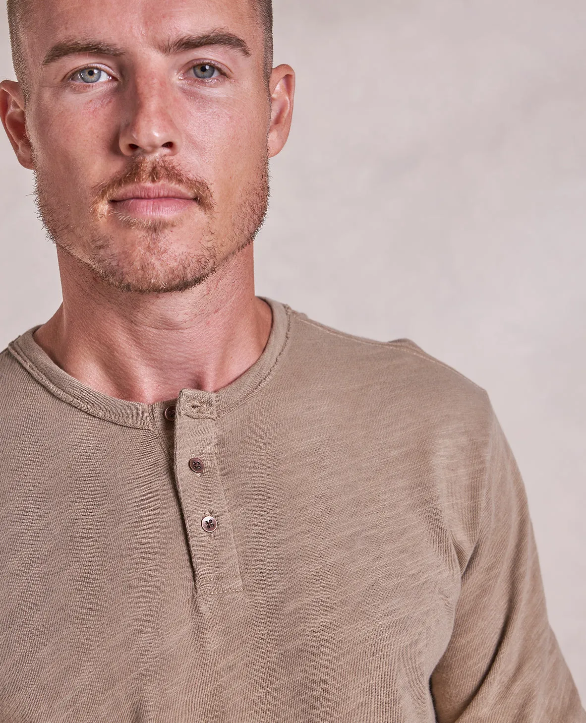 The Knox - Distressed LS Henley - Tan